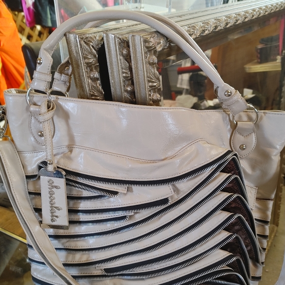 Chocolate Handbag - Picture 3 of 7